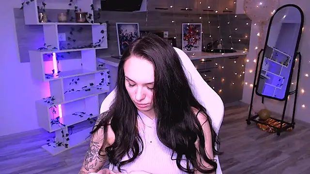 NicoleMerz online show from May 30, 2026, 7:44 pm