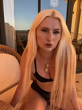 MimiLliiyy online show from July 3, 2026, 6:36 pm