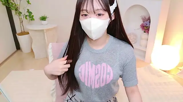 YURInya  online show from July 16, 2026, 12:33 pm