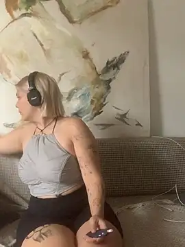 Snapshot of Ella_Bloom chatting on June 12, 2026, 9:52 am Ella Bloom online show from June 12, 2026, 9:52 am