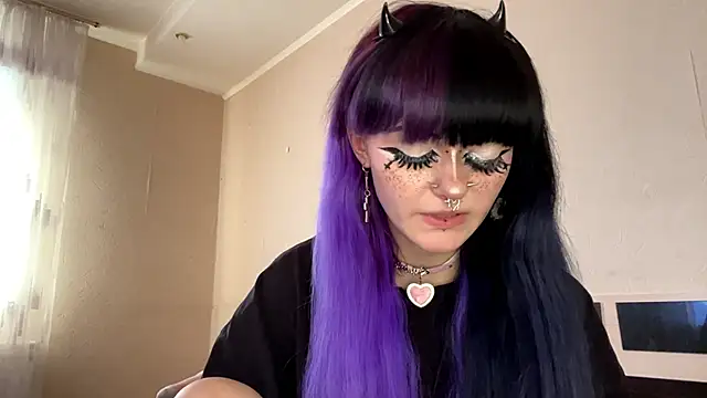 HolyCute online show from June 15, 2026, 4:20 pm