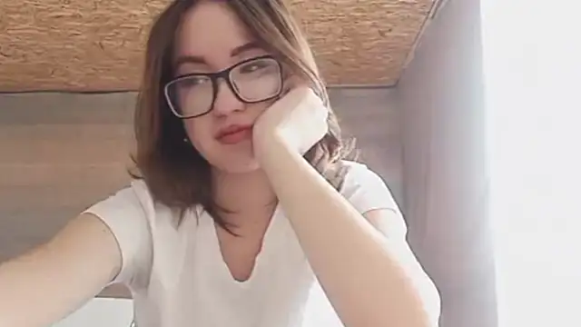 Snapshot of OliviaMoment chatting on May 30, 2026, 9:17 am OliviaMoment online show from May 30, 2026, 9:17 am