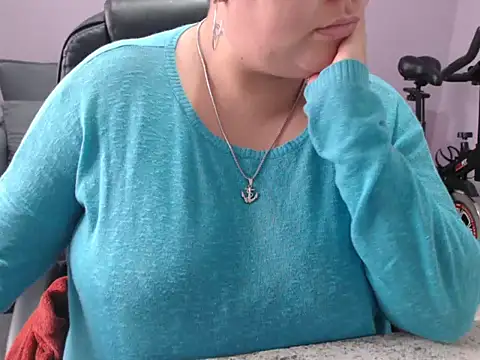 Snapshot of June_Osborne chatting on May 29, 2026, 6:06 pm June Osborne online show from May 29, 2026, 6:06 pm