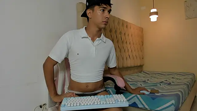 Snapshot of Samir_19XX chatting on July 10, 2026, 3:33 am Samir 19XX online show from July 10, 2026, 3:33 am
