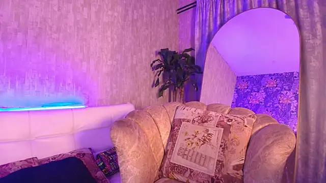 Snapshot of chloe_bronze chatting on June 15, 2026, 8:22 pm chloe bronze online show from June 15, 2026, 8:22 pm