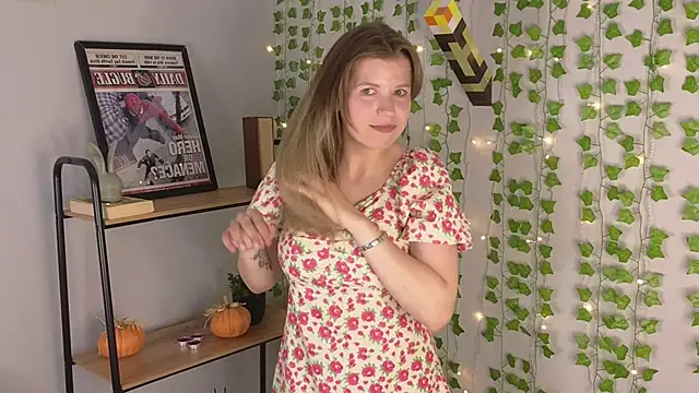 Snapshot of Mary_Moore_ chatting on June 6, 2026, 8:19 am Mary Moore online show from June 6, 2026, 8:19 am