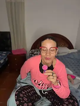 Snapshot of ArielFerrara chatting on June 11, 2026, 5:05 am ArielFerrara online show from June 11, 2026, 5:05 am