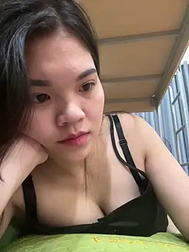 Snapshot of -Queen429- chatting on June 15, 2026, 1:46 pm -Queen429- online show from June 15, 2026, 1:46 pm
