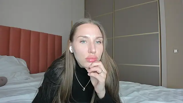Snapshot of SofiClimbing chatting on December 31, 2024, 1:19 pm SofiClimbing online show from December 31, 2024, 1:19 pm