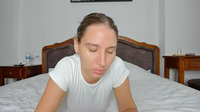 SofiClimbing online show from November 25, 2025, 6:24 am