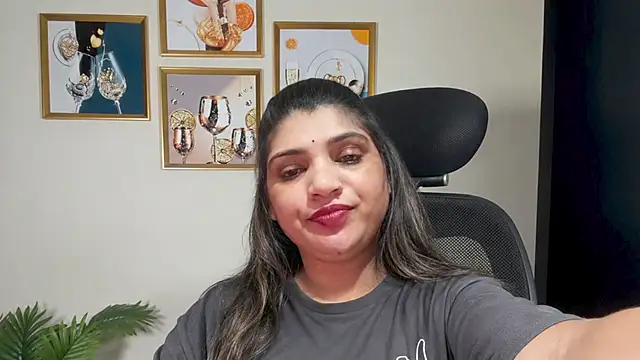 Hottiehaniya7245 online show from June 1, 2026, 6:59 am