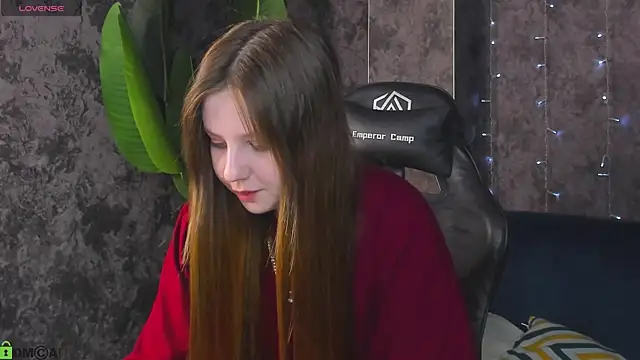 Snapshot of Violeta_Paul chatting on June 5, 2026, 1:01 am Violeta Paul online show from June 5, 2026, 1:01 am