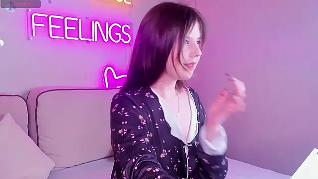 Snapshot of Violeta_Paul chatting on June 11, 2026, 2:53 am Violeta Paul online show from June 11, 2026, 2:53 am