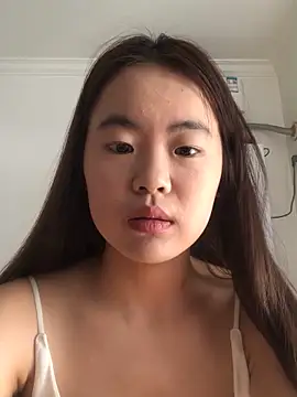 YiYi5520 online show from June 2, 2026, 5:42 am