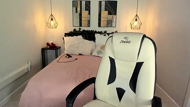 anita Hitteys online show from July 12, 2026, 8:38 am