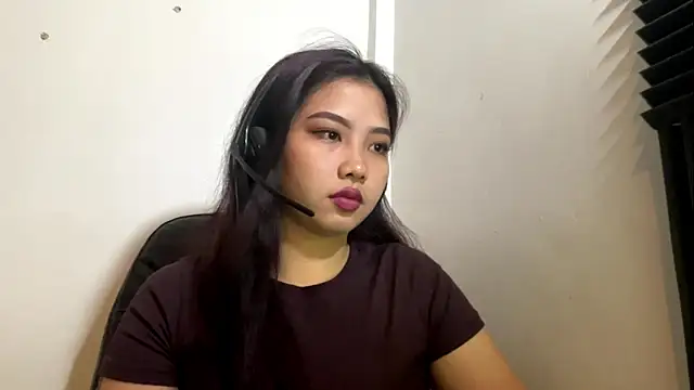 LupitaMenk online show from June 4, 2026, 3:01 am