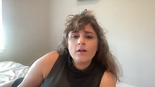 Snapshot of maddiliz chatting on October 15, 2025, 6:52 pm maddiliz online show from October 15, 2025, 6:52 pm