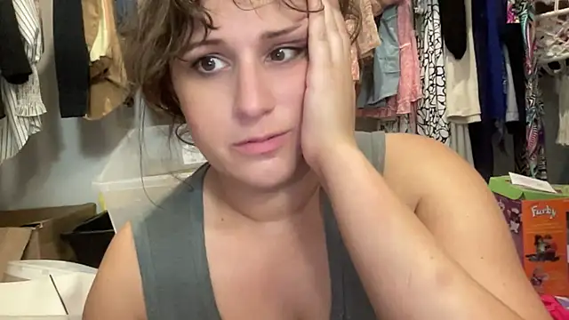 Snapshot of maddiliz chatting on October 17, 2025, 12:01 am maddiliz online show from October 17, 2025, 12:01 am