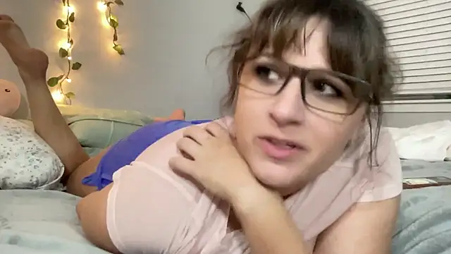 Snapshot of maddiliz chatting on November 21, 2025, 5:06 am maddiliz online show from November 21, 2025, 5:06 am