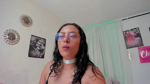 ElaRosse1 online show from June 3, 2026, 1:03 pm