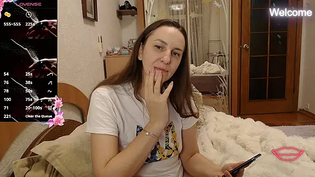 Yevgeshka-Milashka online show from December 18, 2025, 4:07 am