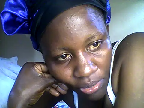 Snapshot of Angelbee_ chatting on June 17, 2026, 4:15 am Angelbee online show from June 17, 2026, 4:15 am