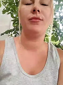 Snapshot of evil_kitty chatting on July 11, 2026, 3:26 pm evil kitty online show from July 11, 2026, 3:26 pm