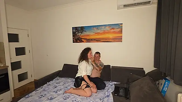 Desire Couple  online show from June 5, 2026, 6:46 pm