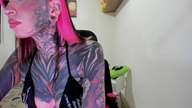 Nickidoll66  online show from July 5, 2026, 3:23 am