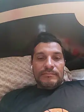 Snapshot of RIchar05 chatting on June 5, 2026, 4:35 pm RIchar05 online show from June 5, 2026, 4:35 pm