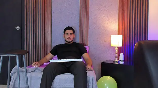 Snapshot of luciano_vitale chatting on July 6, 2026, 12:24 pm luciano vitale online show from July 6, 2026, 12:24 pm