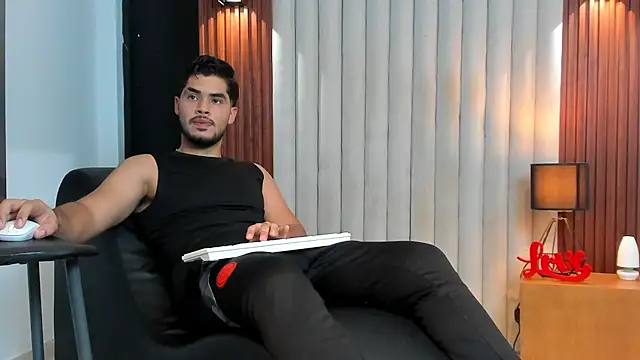Snapshot of luciano_vitale chatting on July 16, 2026, 6:36 pm luciano vitale online show from July 16, 2026, 6:36 pm