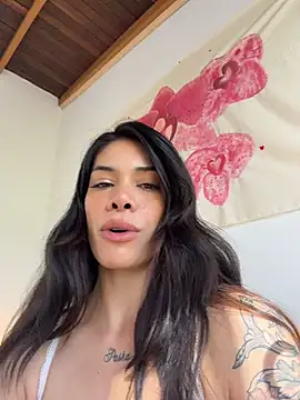 Snapshot of SiennaLuvs chatting on July 6, 2026, 1:19 pm SiennaLuvs online show from July 6, 2026, 1:19 pm