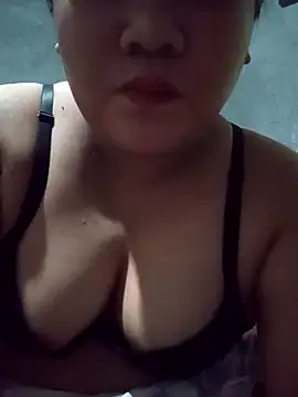 Snapshot of Cutie_Lily02 chatting on July 7, 2026, 12:53 pm Cutie Lily02 online show from July 7, 2026, 12:53 pm