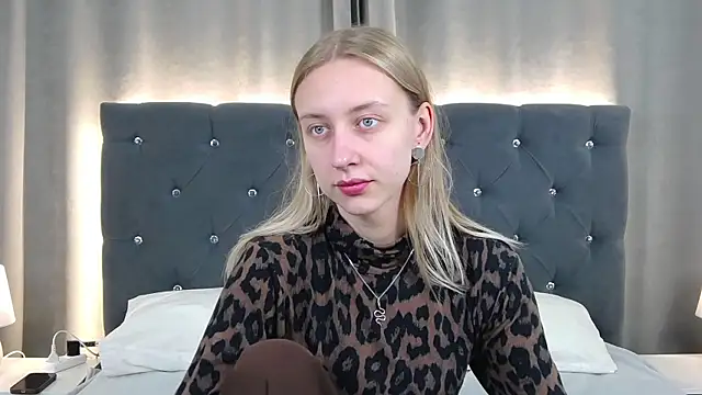 LirienVexx online show from June 18, 2026, 3:51 am