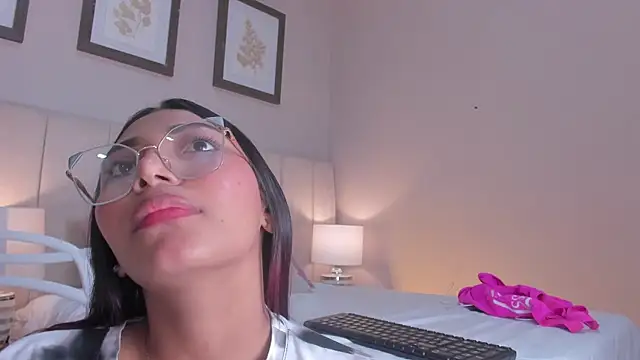 vanessa  stp online show from June 25, 2026, 6:34 pm