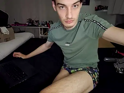Smelly-Ewan-stinks online show from July 16, 2026, 4:24 pm