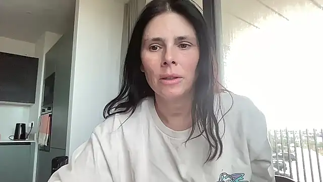 Snapshot of JadeLucy chatting on July 3, 2026, 6:53 am JadeLucy online show from July 3, 2026, 6:53 am