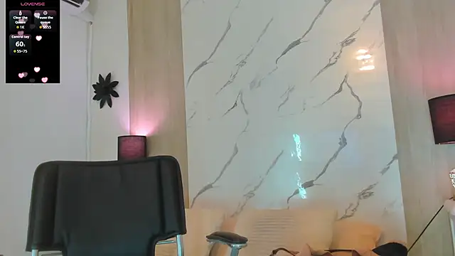 DanniValencia online show from June 15, 2026, 7:38 pm