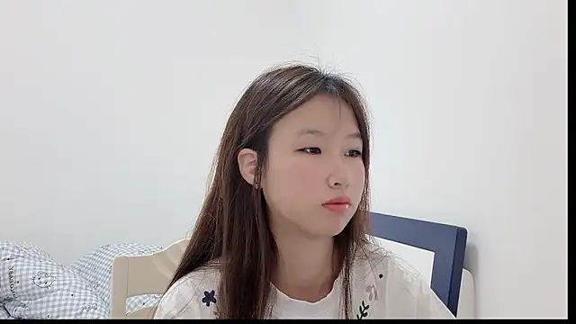 77-Xiaodigua online show from June 24, 2026, 6:23 am