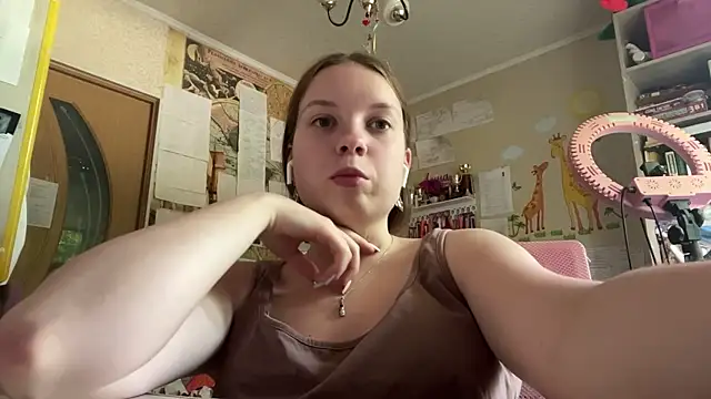 Snapshot of Aileyn chatting on June 18, 2026, 8:25 am Aileyn online show from June 18, 2026, 8:25 am