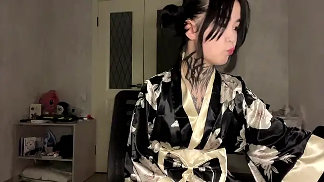 Snapshot of staryrose chatting on June 24, 2026, 4:17 pm staryrose online show from June 24, 2026, 4:17 pm
