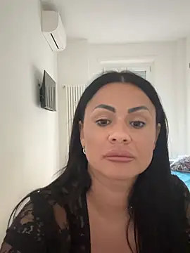 Snapshot of BellaDolce_ chatting on July 17, 2026, 3:18 pm BellaDolce online show from July 17, 2026, 3:18 pm
