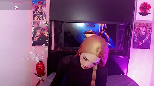 Cloe Smitt  online show from June 12, 2026, 3:27 am