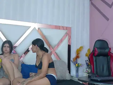 DulceANDchanell online show from June 19, 2026, 7:17 pm