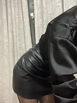 squirtqueen6 online show from June 17, 2026, 12:29 pm