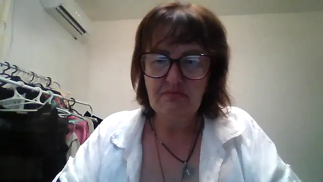 Snapshot of ErikaXShine chatting on August 6, 2026, 7:49 pm ErikaXShine online show from August 6, 2026, 7:49 pm
