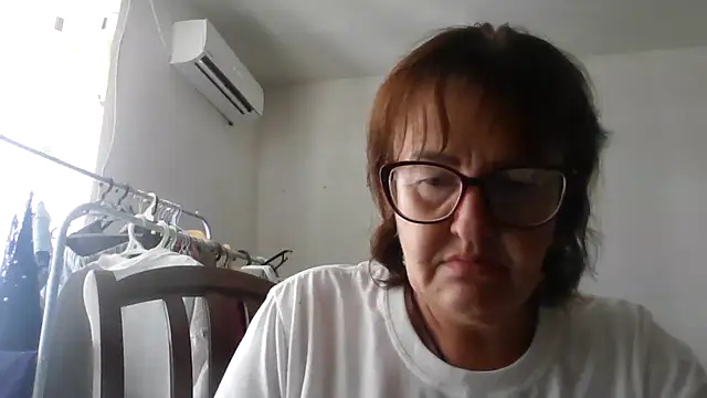 Snapshot of ErikaXShine chatting on August 9, 2026, 12:10 pm ErikaXShine online show from August 9, 2026, 12:10 pm