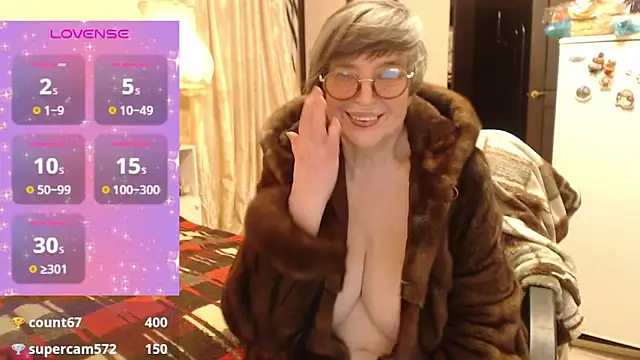 Snapshot of Sharon_Amore chatting on December 21, 2025, 7:54 pm Sharon Amore online show from December 21, 2025, 7:54 pm