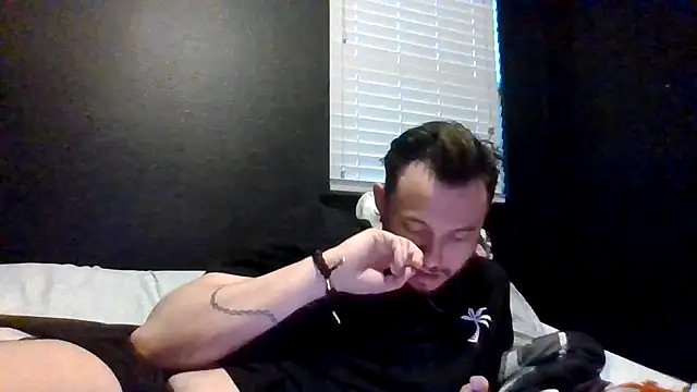 Snapshot of Mikecloudyhawk chatting on June 27, 2026, 3:22 am Mikecloudyhawk online show from June 27, 2026, 3:22 am